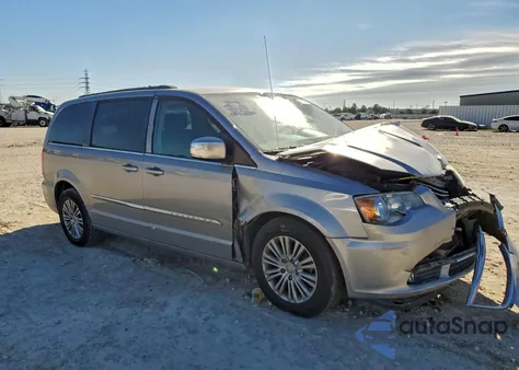 2016 Chrysler Town & Country Touring L z USA, uszkodzony, nr VIN 2C4RC1CG7GR247156